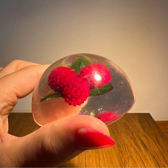 VTG Acrylic Resin Lucite Round Paperweight Red Raspberry Leaves - Picture 7 of 9